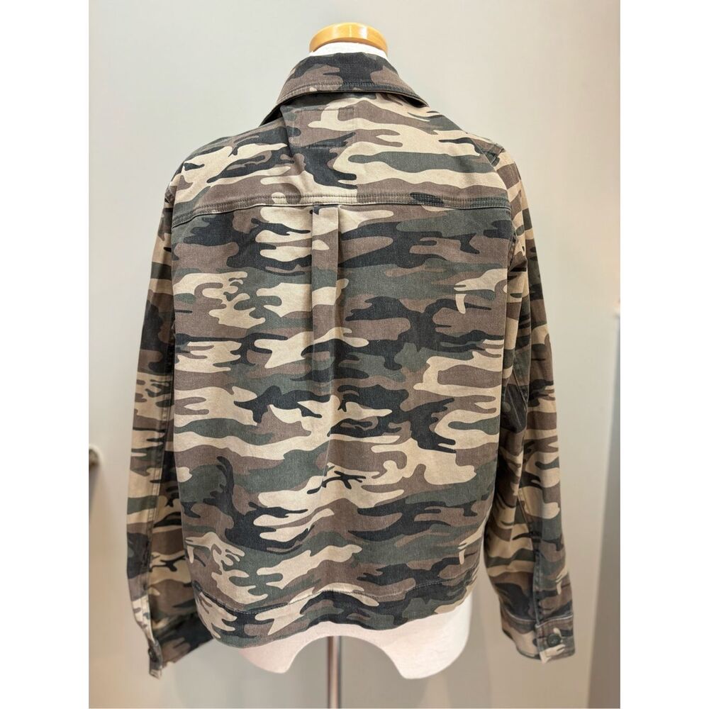 Sanctuary M camo button front stretchy jacket w-large breast pockets - Picture 3 of 8